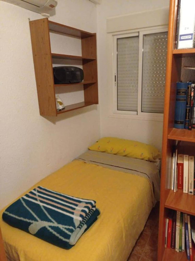 Room 3, Nice apartment near the beach with parking and wifi, Almería