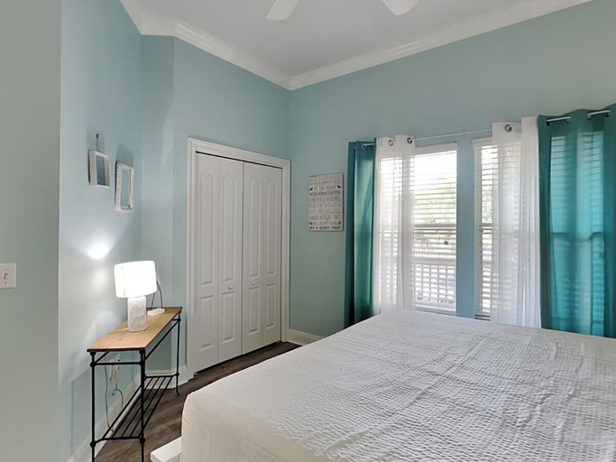 Room 4, Seascape Golf Villas 407, Walton