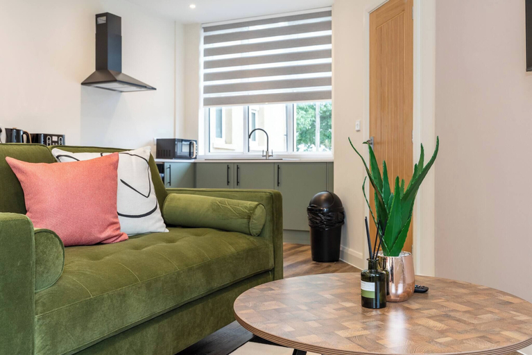 Living area, Stylish Central Studio Steps to DMU & LRI, Leicester