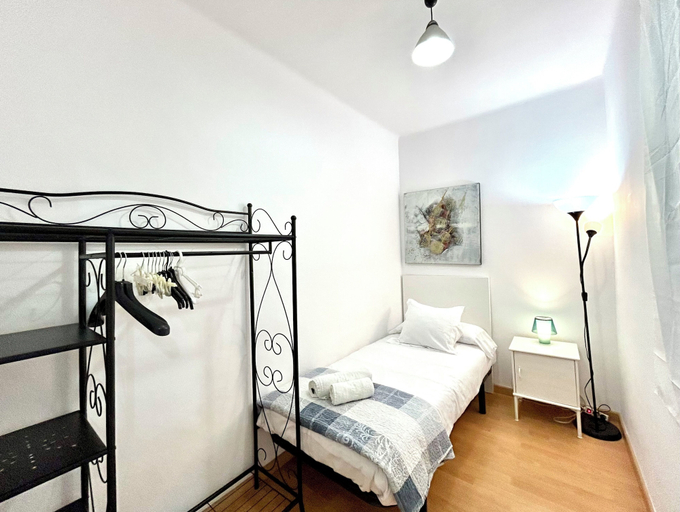 Room 3, Nice Apartment La Sagrera - In a Very Quiet Area and Well Connected, Barcelona