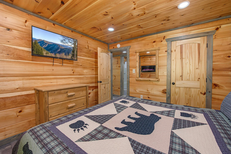 Bedroom 3, Black Bear Lookout, Sevier
