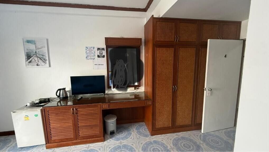 Interior 5, Chalong Paradise Guesthouse, Pulau Phuket
