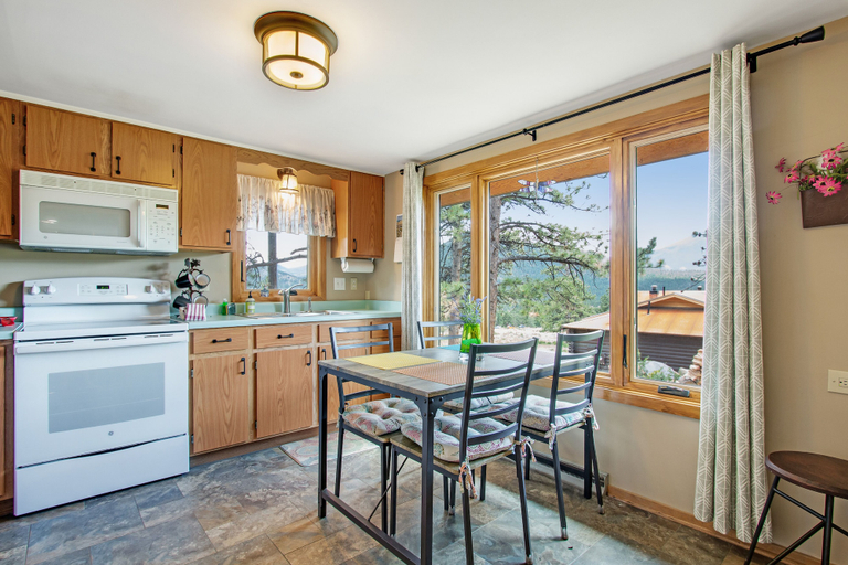 Private kitchen 2, Perfect Mountain Cabin With Wood-burning Fireplace, Wifi, & Easy Park Access, Larimer