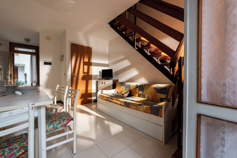 Dining room 2, Luminous Flat in Bibione With Garden, Venezia