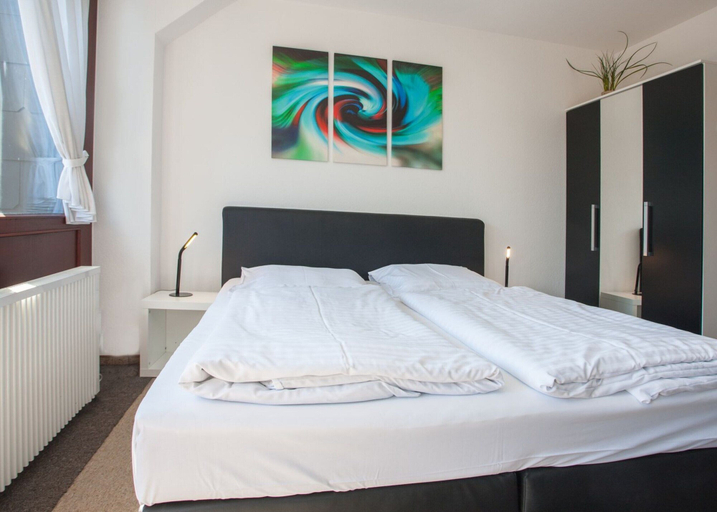 Room, Kompakt, Gepflegte Unterkunft mit Balkon, Hochsauerlandkreis