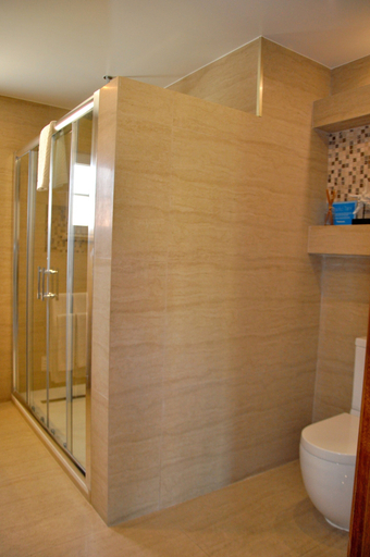 Bathroom 5, Fantastic for Family Gatherings, Optional Pool Heating, Free Air Con & Wifi, Loulé