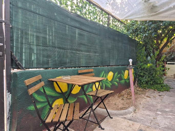 Outdoor dining 4, The Lemon House