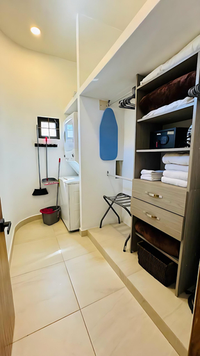 Room 3, Modern 3-bedroom Retreat in Ajijic-walk To Everything-gym-pickleball-golf Cart, Chapala