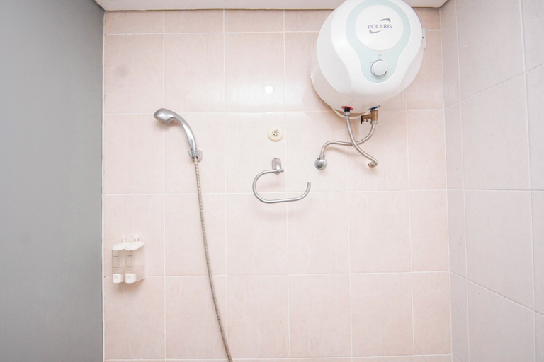 Bathroom 3, Classic Studio Apartment At Nifarro Park, Jakarta Selatan