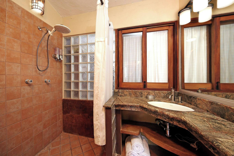 Others 2, Private 4-story Lux Villa, With 5-star Concierge, Compostela