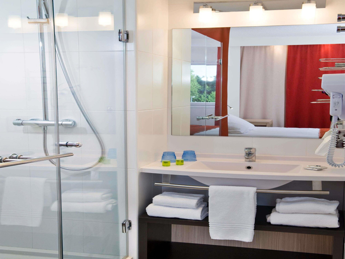 Bathroom 5, ibis Styles Saint Dizier, Haute-Marne