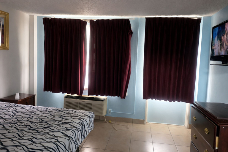 Bedroom 2, Blue Way Inn & Suites Wichita East, Sedgwick