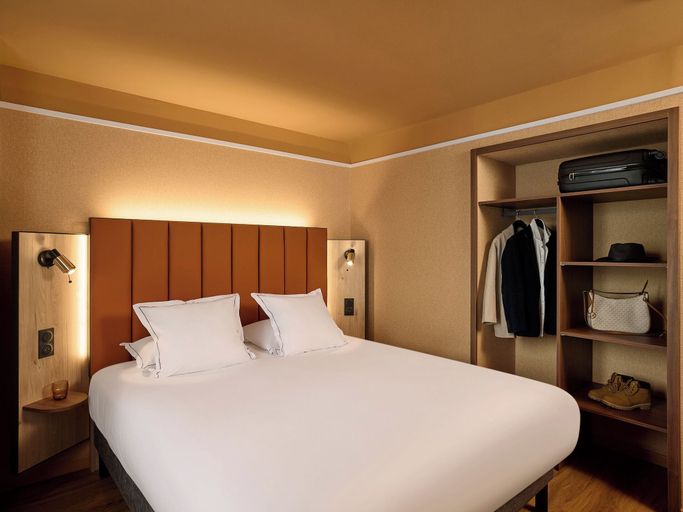 Bedroom 2, You Hotel de France Valence - Handwritten Collection. T3 26, Drôme
