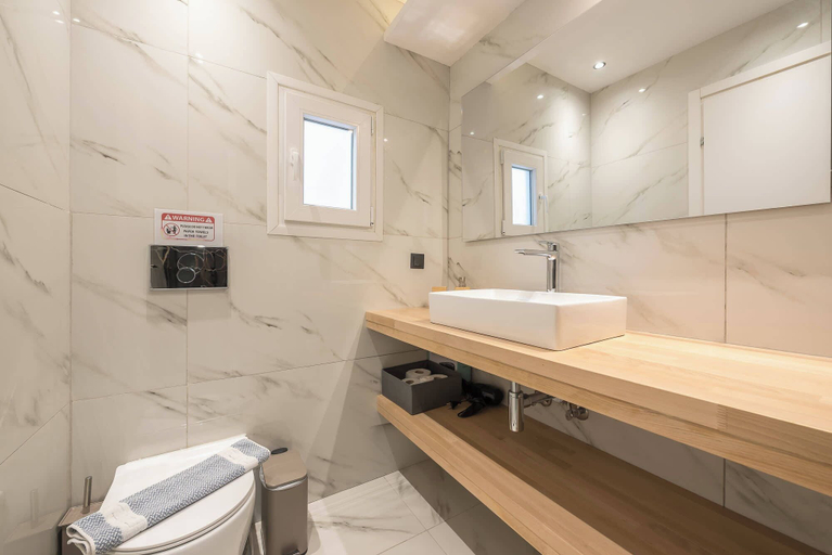 Bathroom 2, Studio King Bed&Workspace- Weekend Noise, Attica