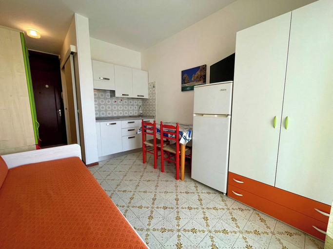 Interior, Colorful Studio With Shared Pool, Venezia