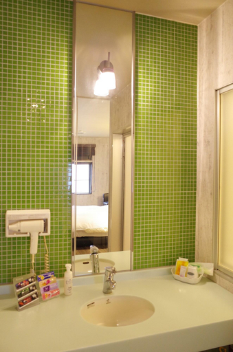 Bathroom 3, Bar 39, Higashihiroshima