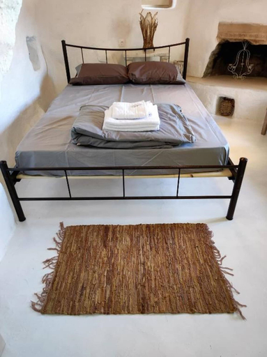 Room 5, Artemis Cottage Room 1, South Aegean