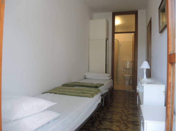 Room 5, Family Apartment Steps From Pluto Beach, Venezia
