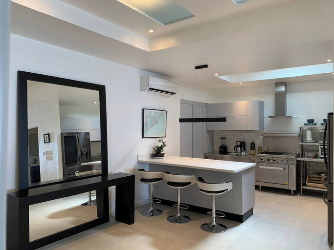 Interior 3, Backyard Beach House Oceanfront Luxury 5 Bdr, Garabito