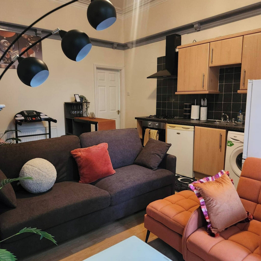 Others 4, Charming Victorian Apartment in Central Wolverhampton, Wolverhampton