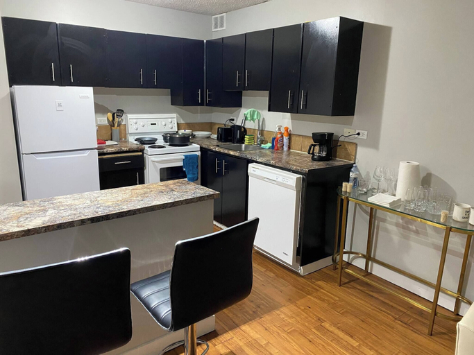 Interior 2, Downtown 1 Bedroom Apartment on 17 ave sw, Division No. 6