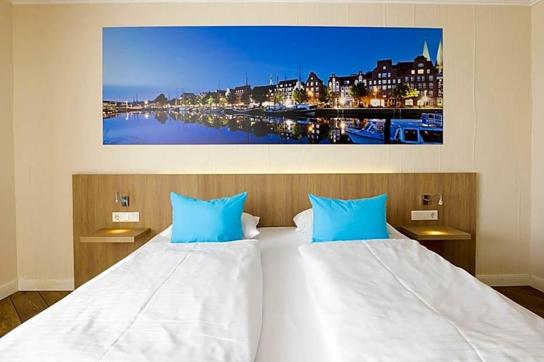 Bedroom 2, Hotel IV Jahreszeiten Lübeck, Lübeck