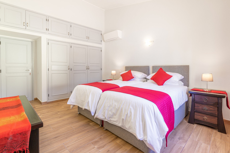 Room 2, Villa Dean Private Pool For Families AC WI-, Lagos