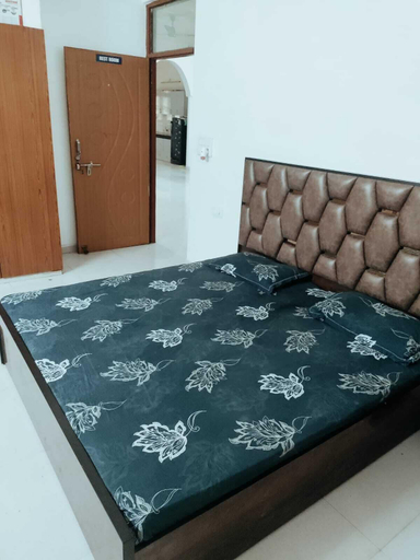 Room 2, Spacious Peaceful Apartment for Two Families in Lucknow, Lucknow