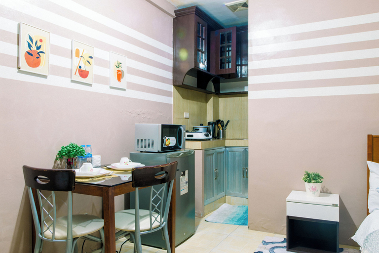 Private kitchen, Cozy Room in Taguig With 1 Bedroom and Kitchenette, Taguig