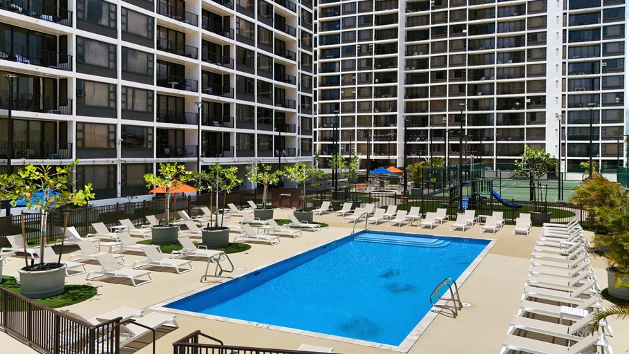Sport & Beauty 2, Sky-high condo with lanai & beach access, Honolulu