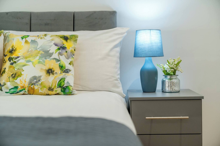 Bedroom 2, Skyvillion - River View Mins To O2 & London Excel, London