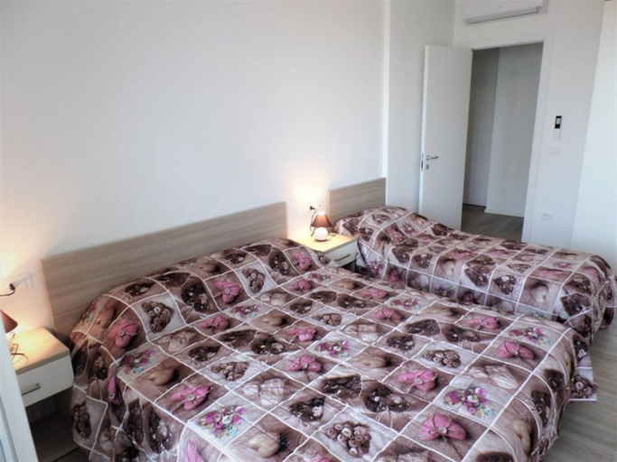 Room 5, Modern Family Flat With Terrace and Pool, Venezia
