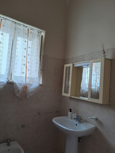 Bathroom, Casa in Centro a Giarre, Catania