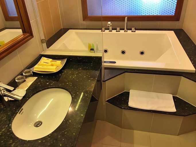 Bathroom 5, Petro Hotel, Vũng Tàu