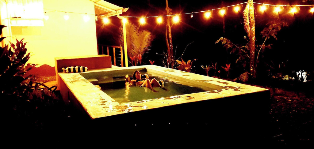 Outdoor spa tub, Romantic Suite With Pool, San Ramón