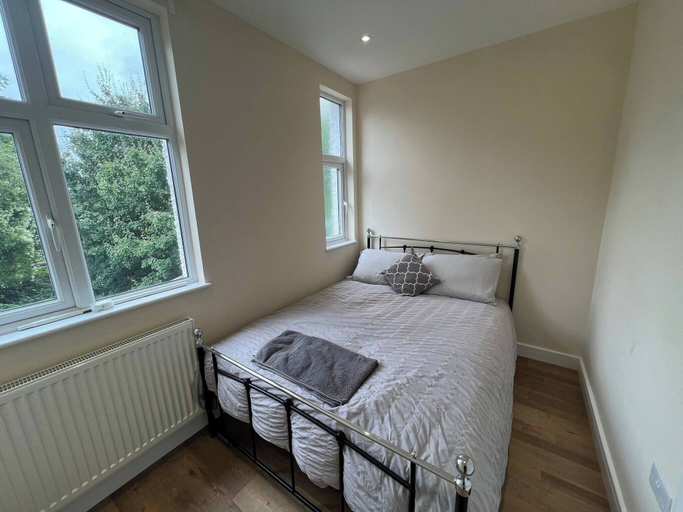 Room 4, Mayfield Escape - Stylish Two Bed Apartment, London