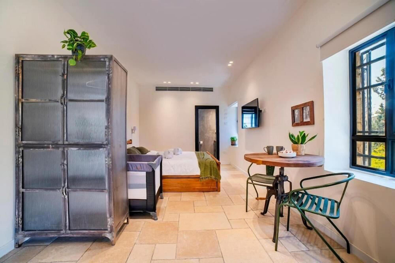 Room 2, Peace Forest Jerusalem - Cabins & Caravans by City of David