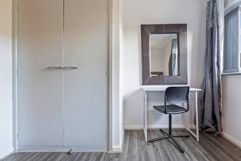 Bedroom 4, Sleek and Cozy 1BR Resorts World Nearby, Birmingham