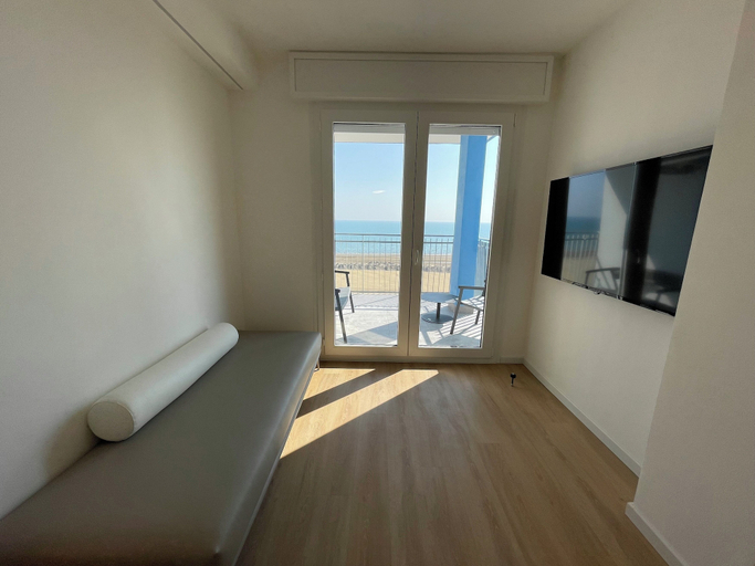 Living room 5, Modern Seafront Flat With Stunning Views, Venezia