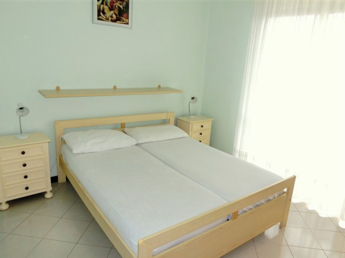 Room, Comfortable Apartment Near the Beach With Pool, Udine