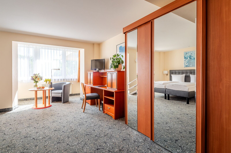 Bedroom 4, Abacus Tierpark Hotel Berlin, Berlin