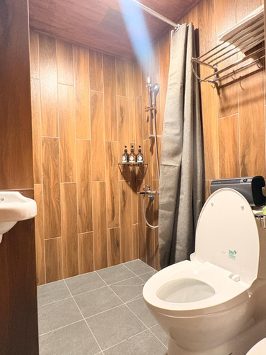 Bathroom 3, 捉鳳凰 台南百年老宅包棟導覽民宿系列Catchphoenix Centennial Guesthouse, Tainan
