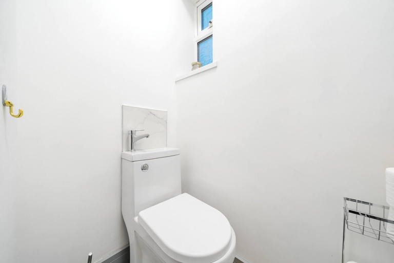 Bathroom 4, Contractor-friendly 2-bedroom house with free parking, Stoke-on-Trent