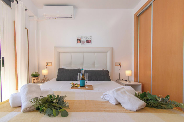 Room 4, Cambural Beach Apartment, Málaga