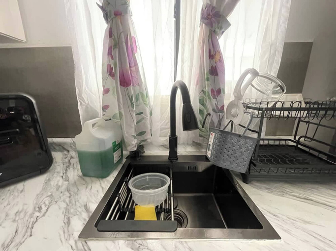 Private kitchen 2, Modern Home With Pool, Garden & 24 7 Security, García