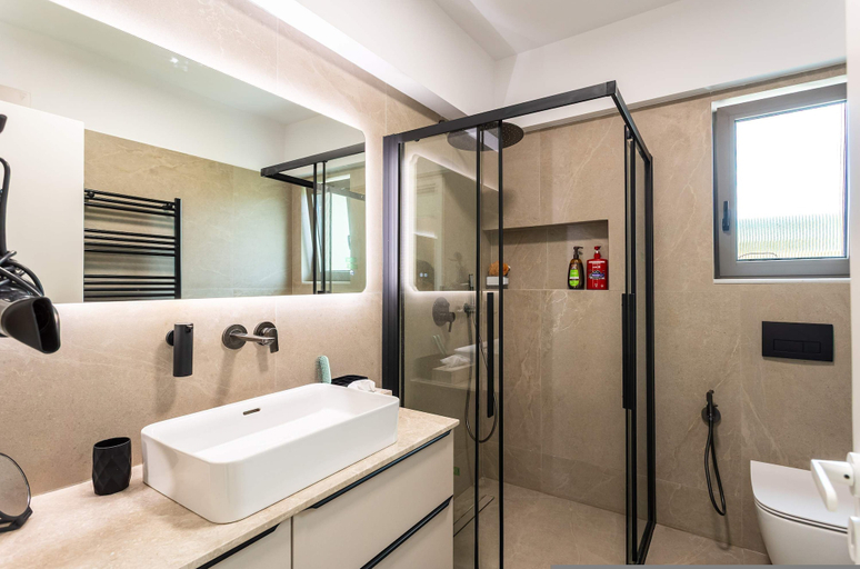Room 3, Urban Panorama - Stylish Stay in Kalamata, Peloponnese