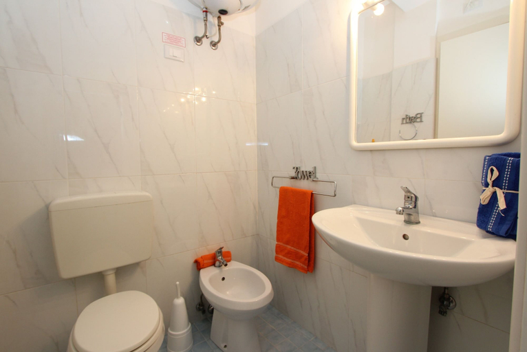 Bathroom 2, Two-bedroom Flat by the Beach, Venezia