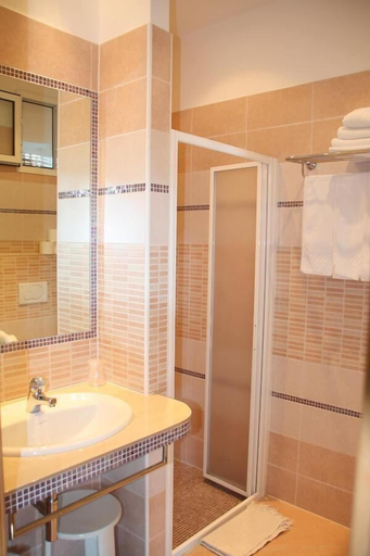 Bathroom 4, Hotel Flora, Rimini