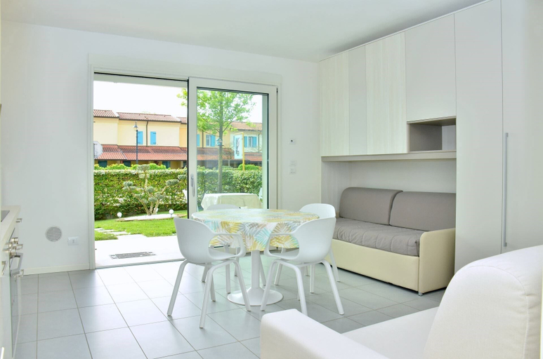 Interior 3, Charming Studio Apartment With Garden View, Venezia