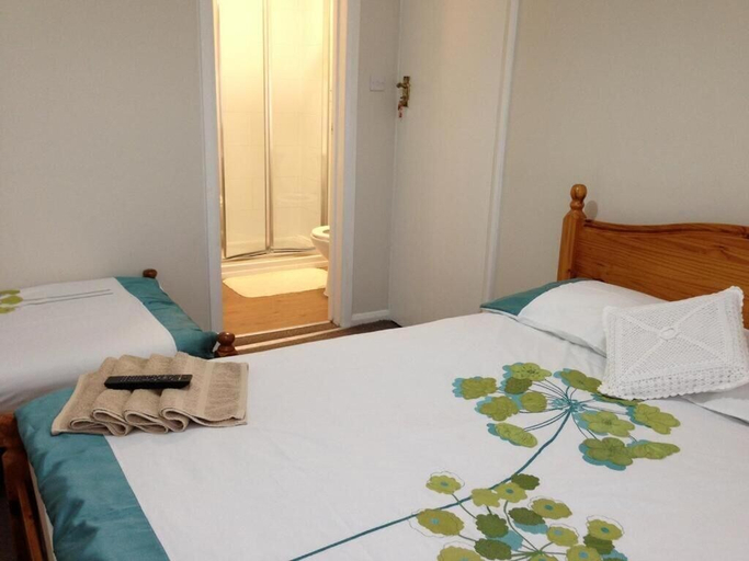 Bedroom 4, Room-comfortable Family Room With Tv, Fr, London